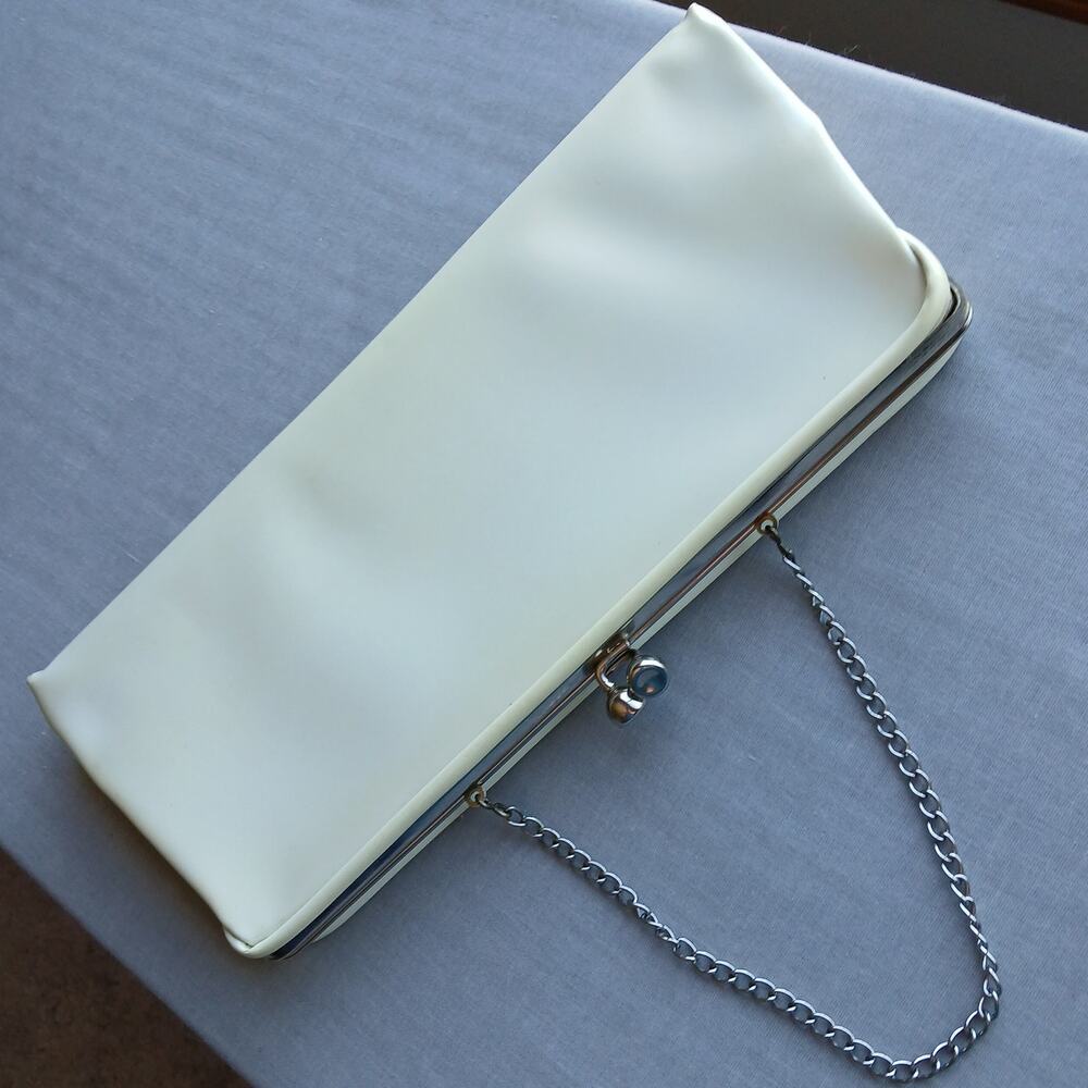 Cream Clutch Purse Bag Vintage 1960s 12"x5"x1" snap closure vinyl red interior - Picture 2 of 16